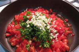 Рецепт приготування з фото насиченої підливи з томатної пасти з борошном у домашніх умовах
